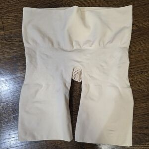Skims BUTT LIFTING SHORT M
